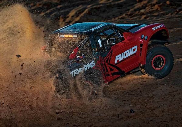 Traxxas Unlimited Desert Racer 4WD Brushless mit LEDs 6S 50+MPH Akku & Ladegerät COMBO - Image 7
