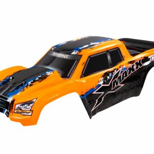 Traxxas X-Maxx orange lackierte Karosserie montiert mit Karosseriehalterungen und Heckklappenschutz